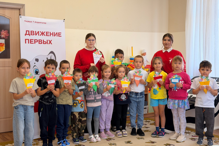 Гимназисты подарили малышам частичку тепла