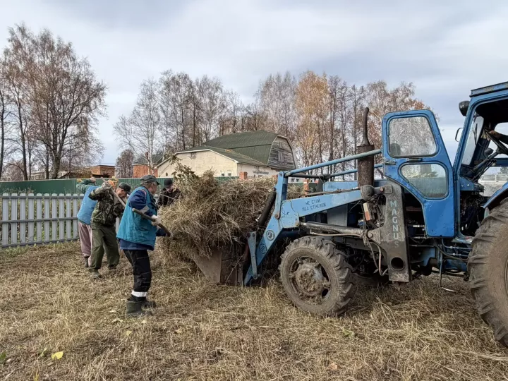 В Байрякинском поселении привели в порядок сразу три кладбища