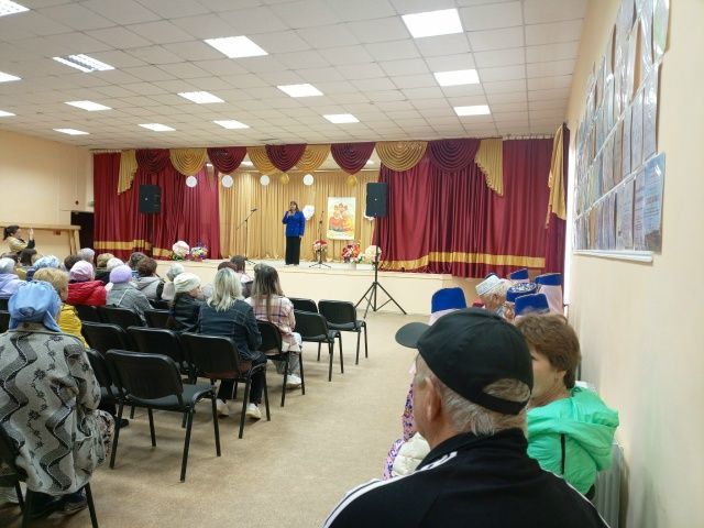 В Абсалямово поздравили старшее поколение душевным концертом и чаепитием