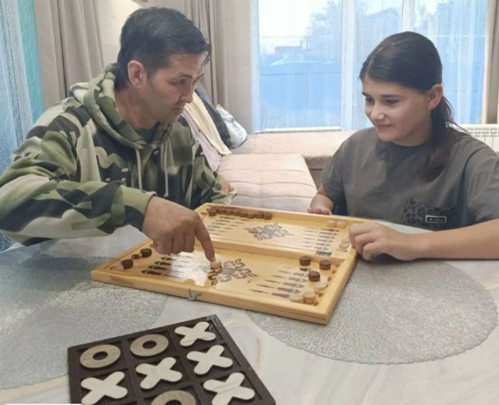 Каклы-Кульский клуб отметил День отцов настольными играми
