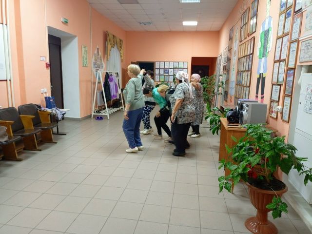 Фольклор жив: поём, пляшем, играем