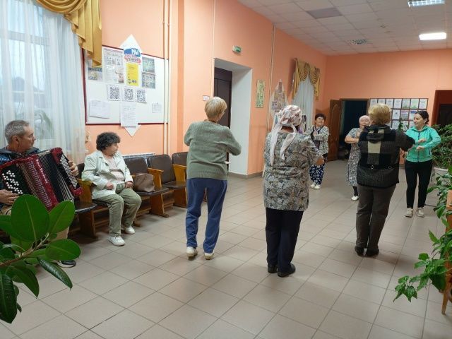 Фольклор жив: поём, пляшем, играем