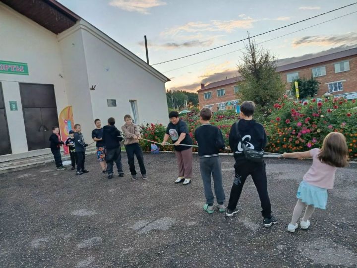 В Старо-Уруссинском СДК прошла игровая программа «Вот и лето прошло!»