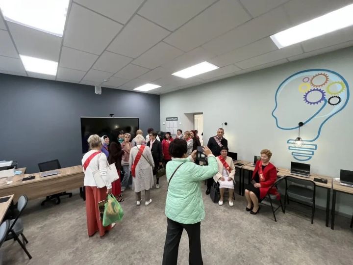В обновленном Центре детского творчества состоялась встреча с выпускниками 50-летней давности