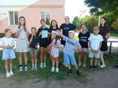 Смех, краски и миньоны: как мы прожили этот день в «Атланте
