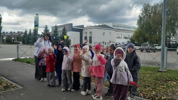 Маленькие пешеходы учатся большой безопасности