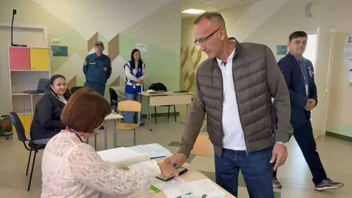 Глава Ютазинского района Аяз Шафигуллин проголосовал на выборах