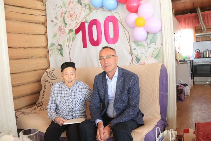 Инком Абдуллин из Байряки отметил вековой юбилей