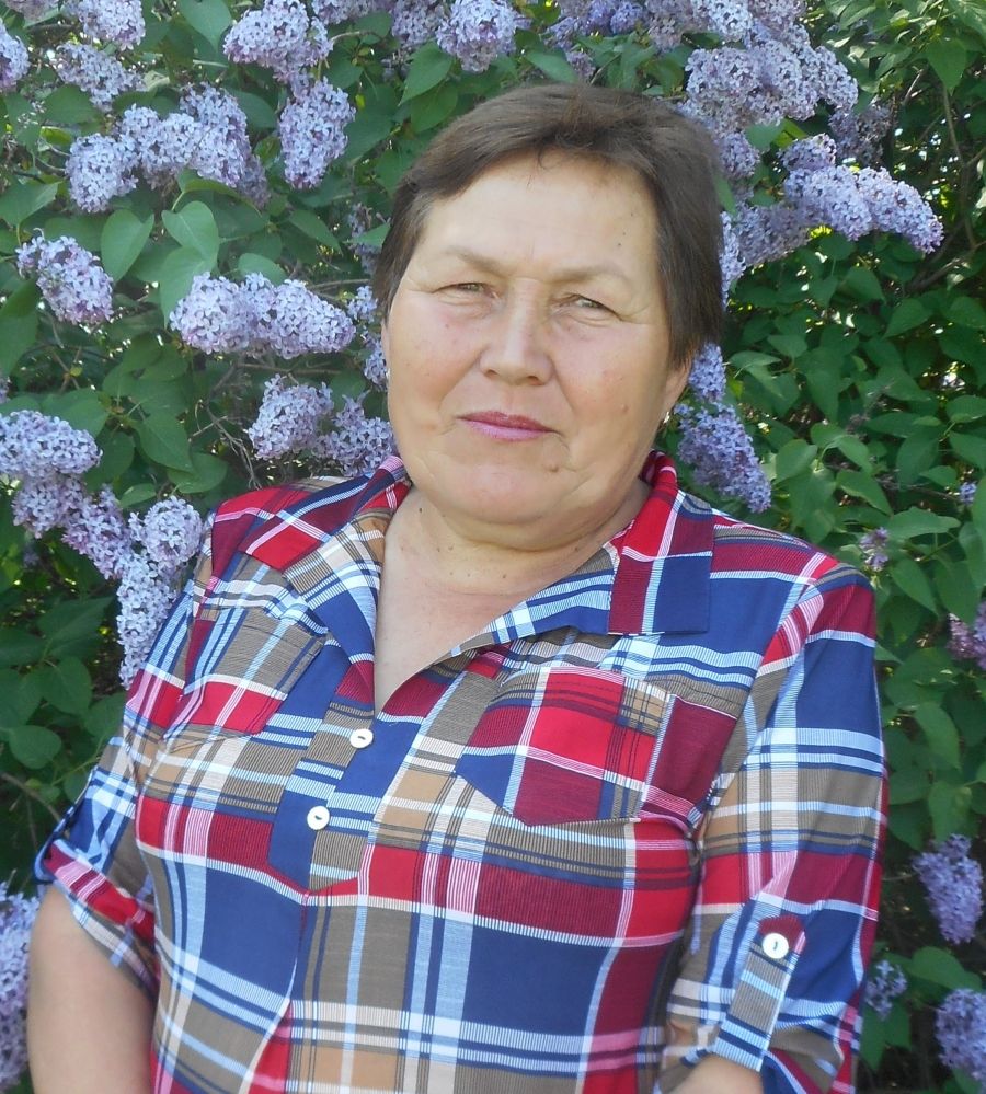 Дорогого для нас человека – нашу маму Альфию Хакимовну Хазиеву поздравляем с юбилеем.