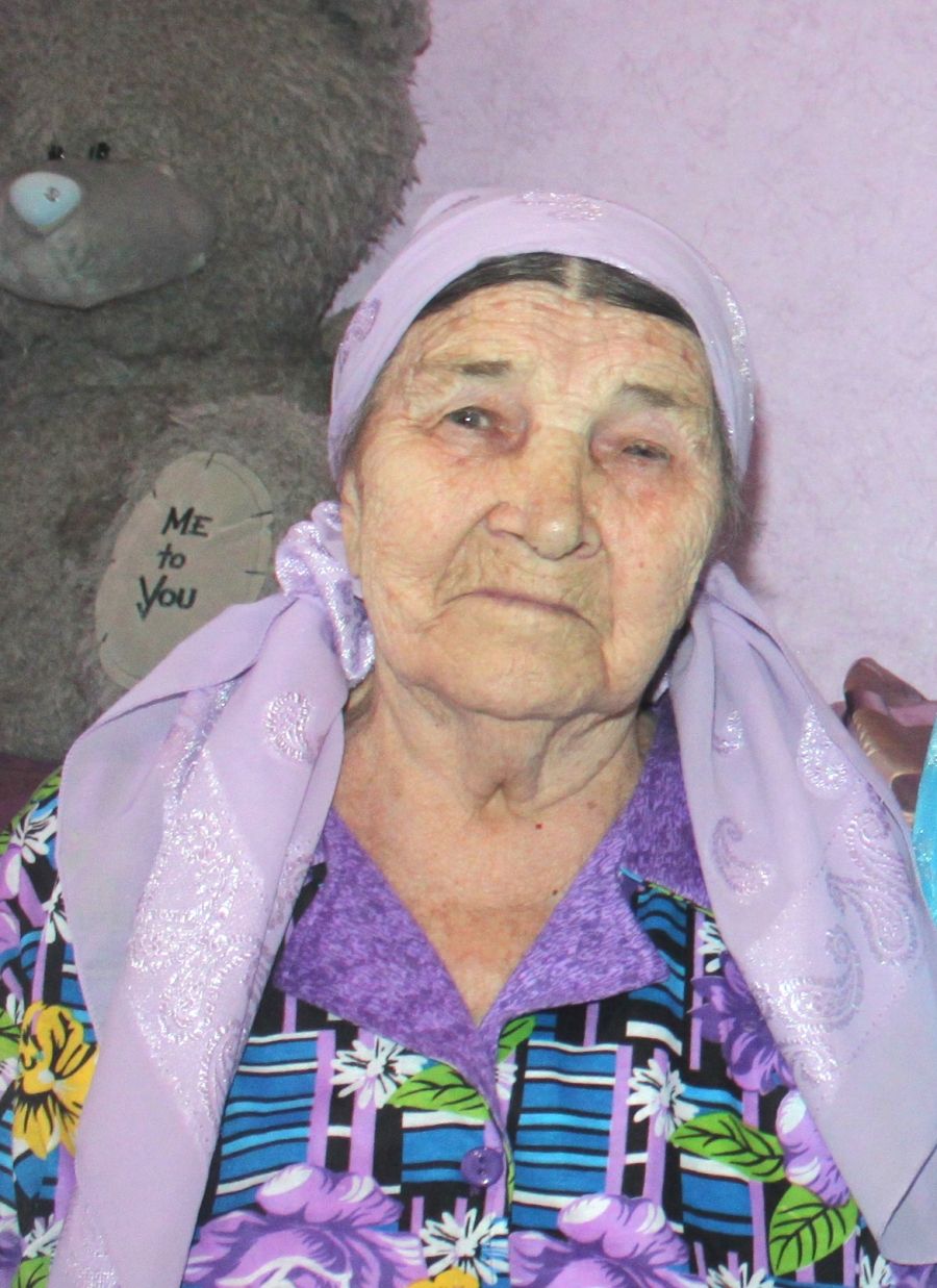 Любимой маме и бабушке Сахие Фазулловне Ахметзяновой 26 января исполняется 90 лет. 