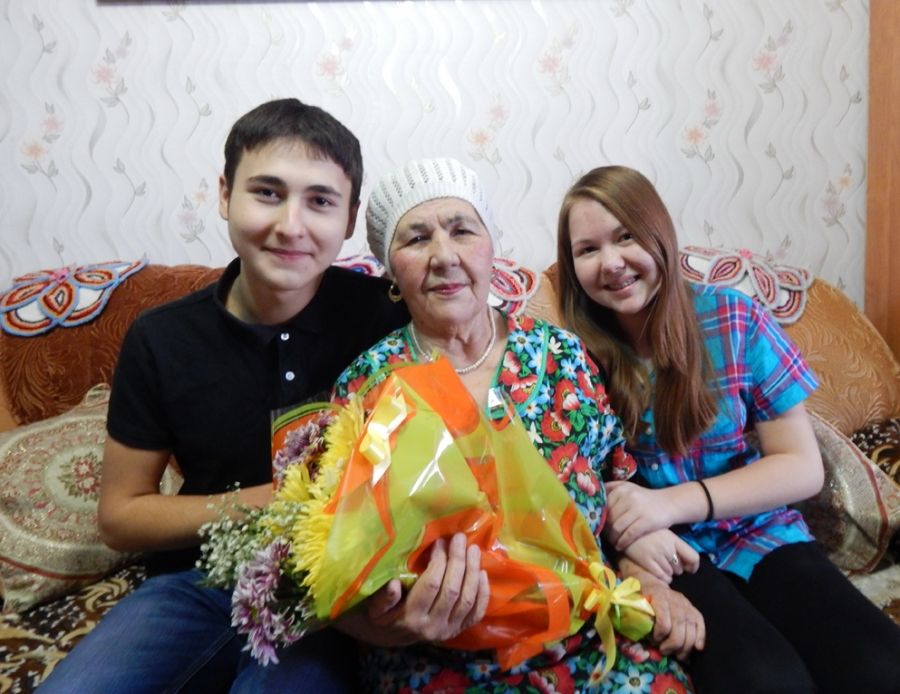 Дорогой маме, бабушке Ильгизе Галимзяновне Шаймардановой, проживающей в поселке Уруссу, 7 декабря исполняется 80 лет. От всей души поздравляем ее с днем рождения!