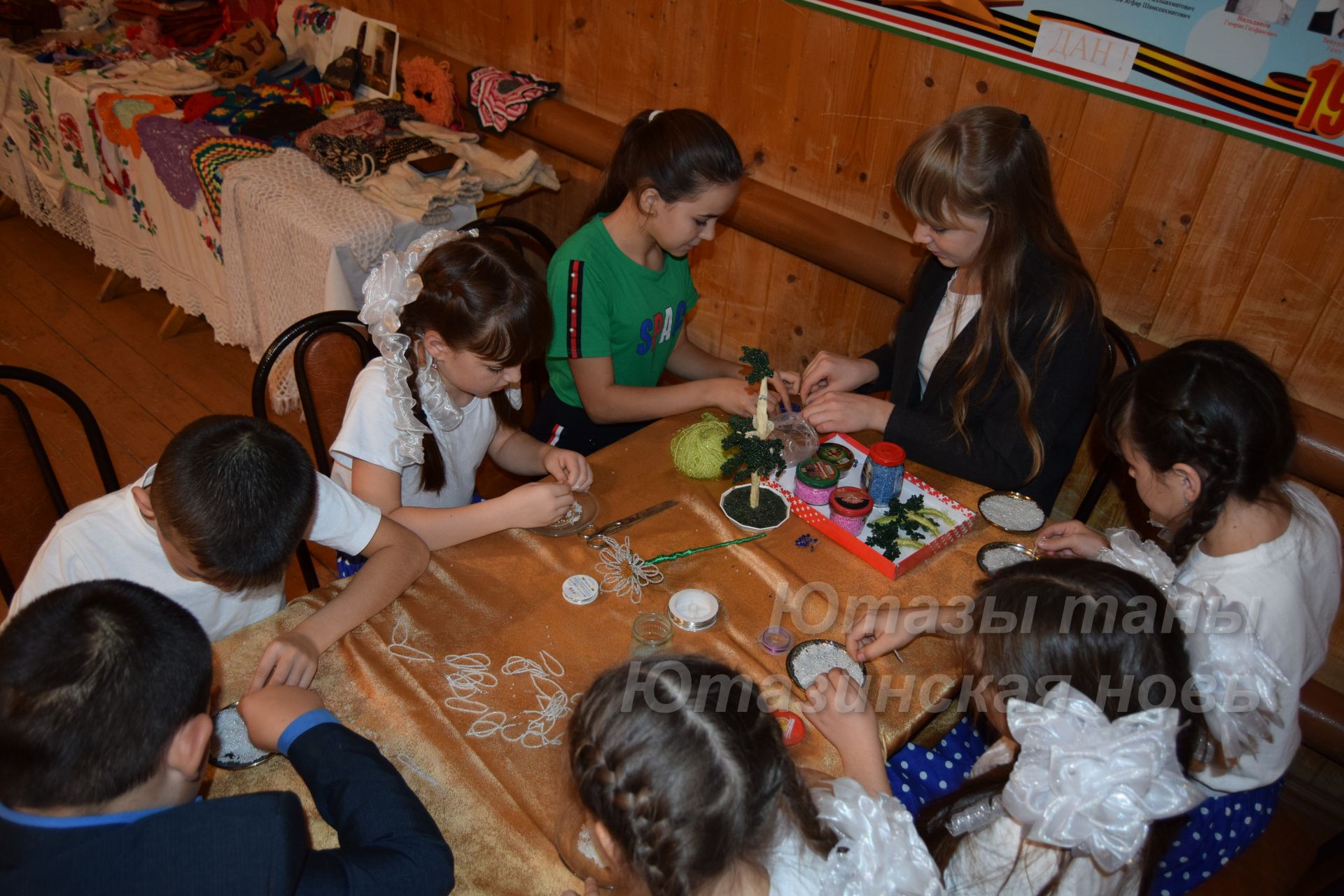 В Новом Каразерике в творческие коллективы привлечены и взрослые, и дети