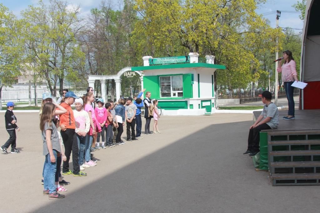 На рисунках ютазинских детей - мирная жизнь