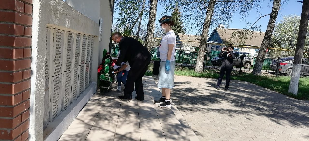 «Татарстан Яңа гасыр»  иҗтимагый хәрәкәте активистлары хәтер венокларын салдылар