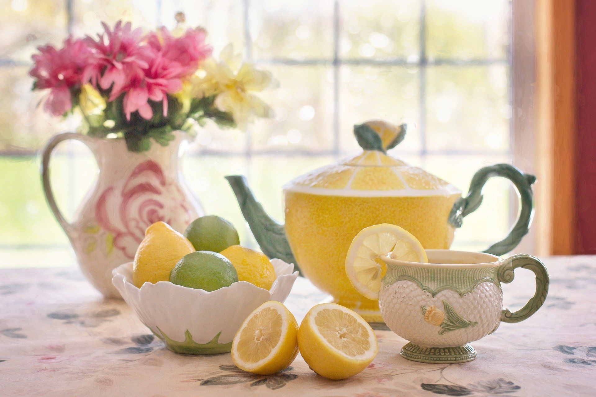 Доброе весеннее утро с чаем. Чаепитие. Натюрморт чайник и чашка. Чай с лимоном. Натюрморт чаепитие.