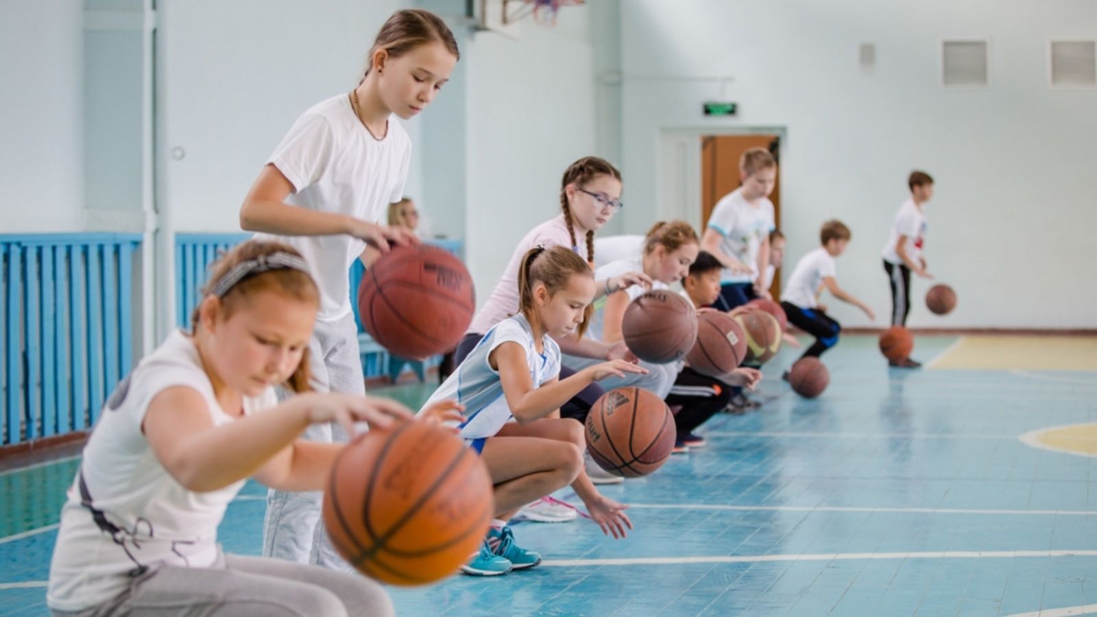 Дети спорт физкультура. Физическая культура. Физкультура в школе. Физическая культура в школе. Урок физкультуры.