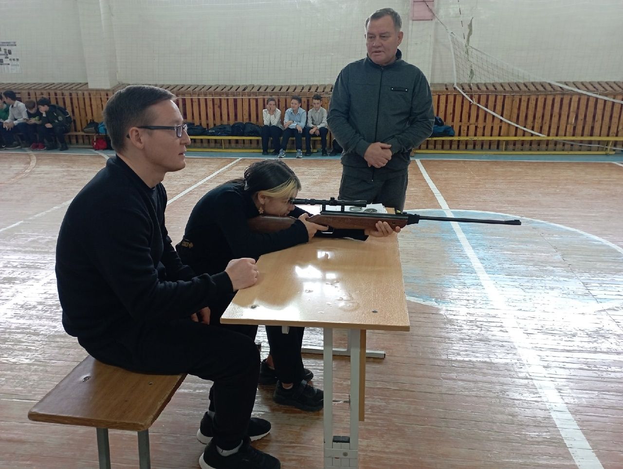 В преддверии Дня отца в СОШ№2 прошли соревнования по стрельбе