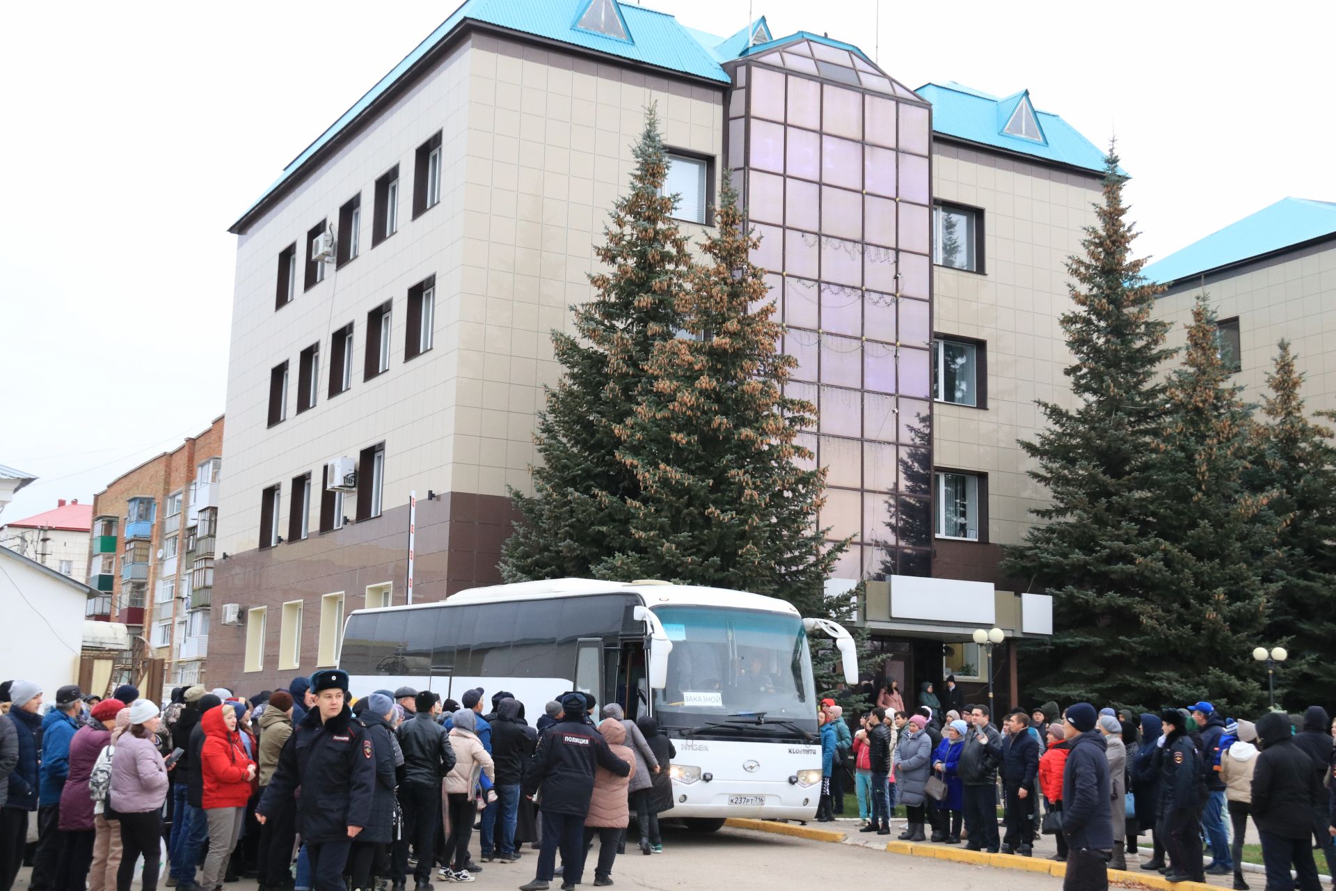 Вы служите, мы вас подождем