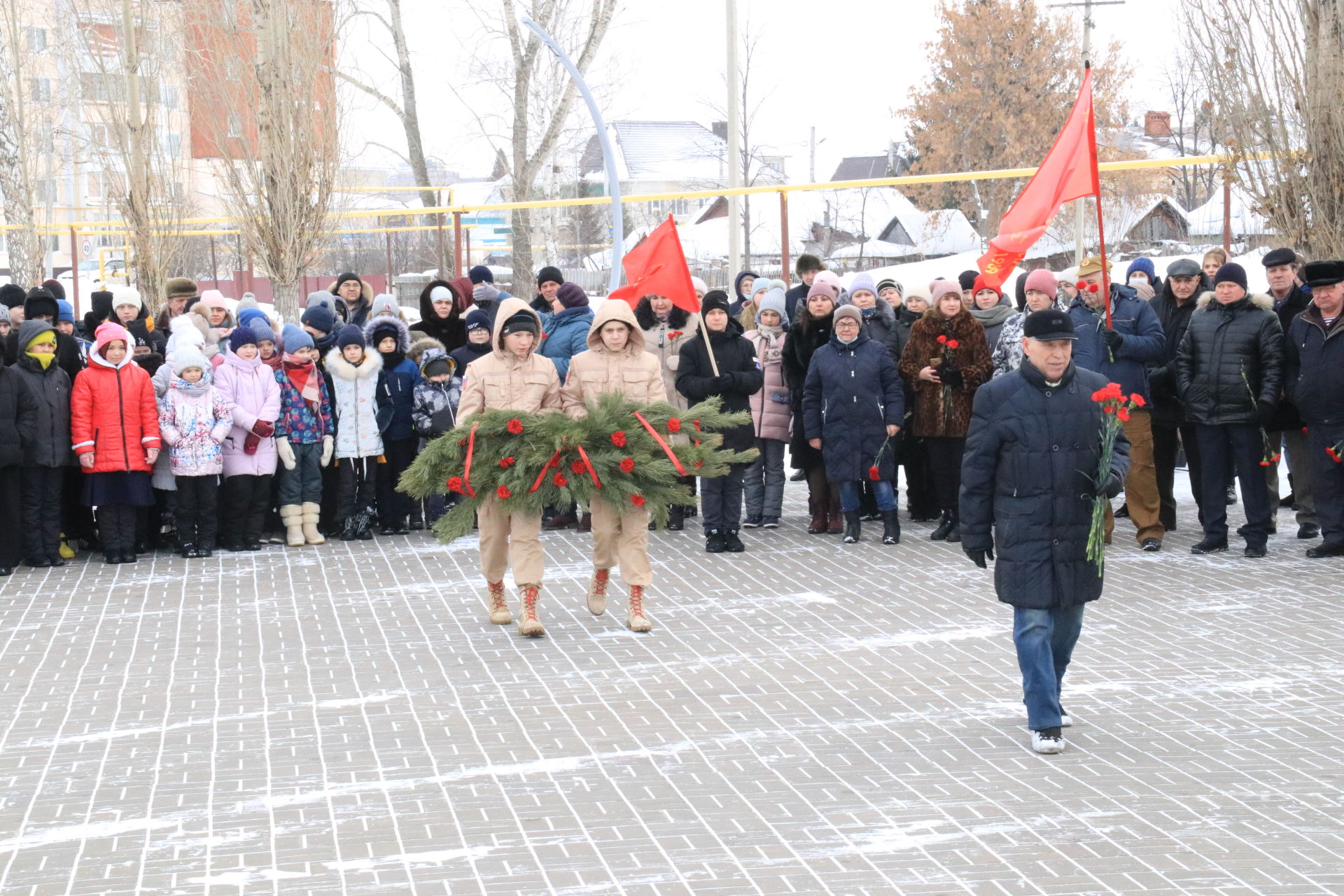 Нам не забыть тех тревог