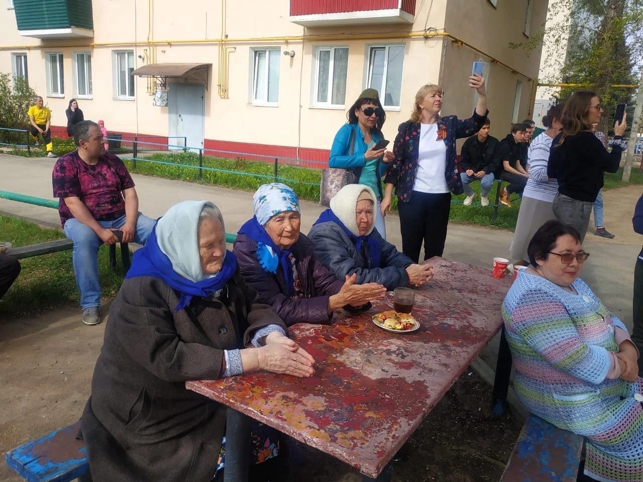 Акция "Поем двором"