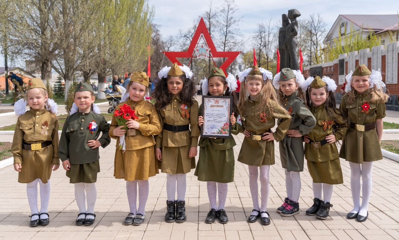 Смотр строя и песни среди воспитанников ДОУ в День Победы