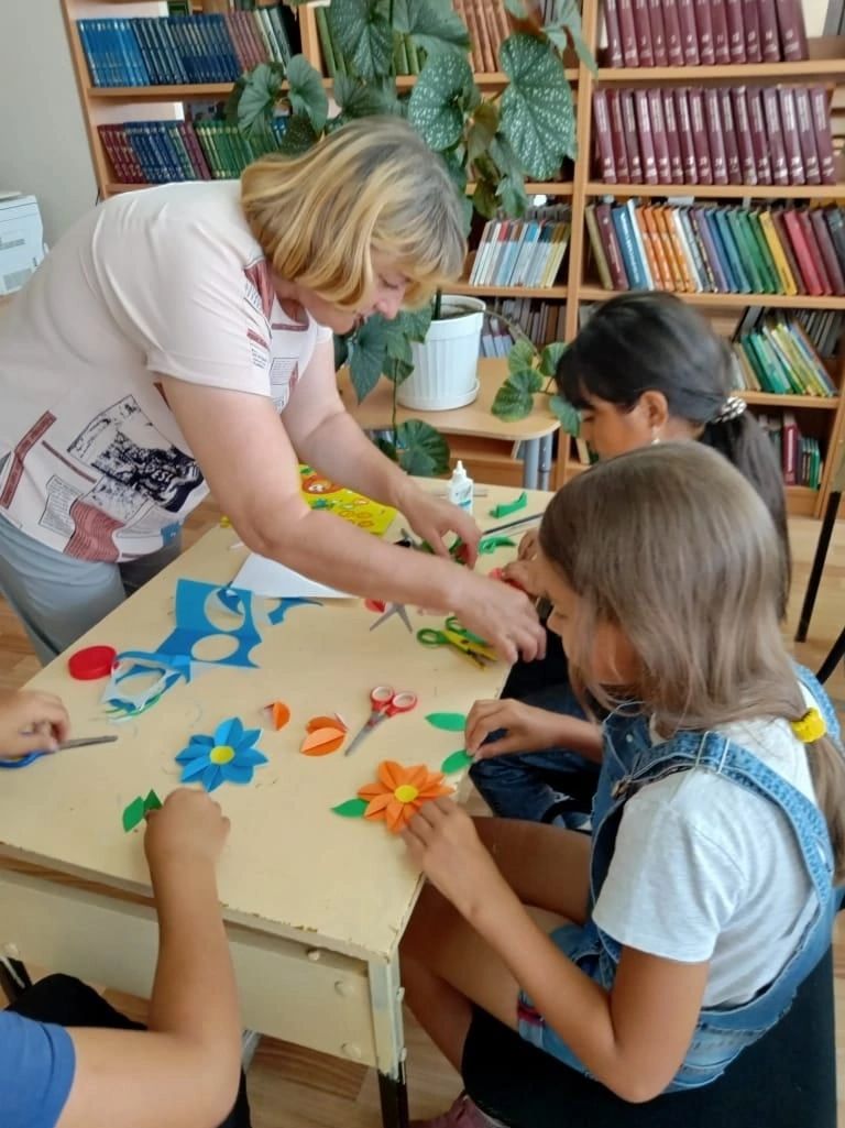 В Ютазинском пришкольном лагере прошел мастер класс по изготовлению бумажных  цветов