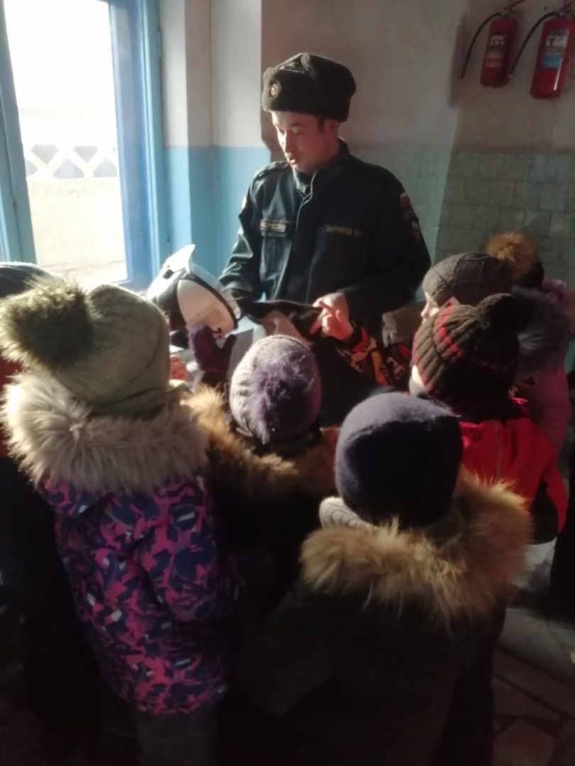 Уруссинские детсадовцы совершили экскурсию в пожарную часть
