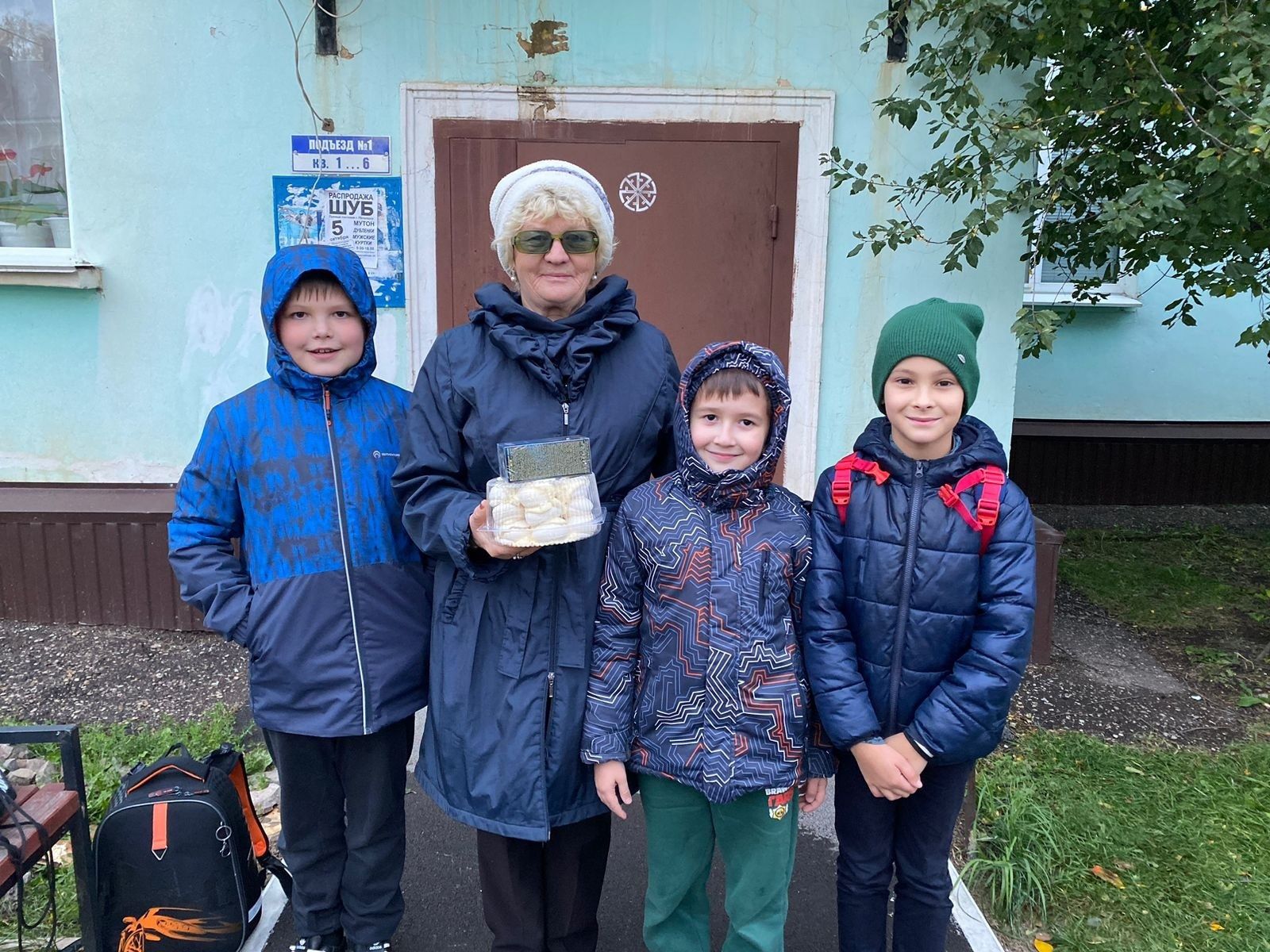 Младшие школьники уруссинской НОШ посетили ветерана педагогического труда