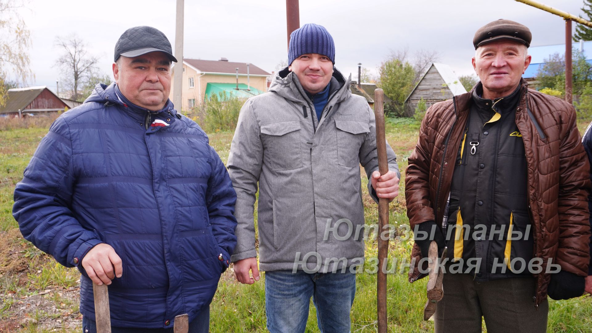 В Уруссинском сквере «Памяти воинам - интернационалистам» посажено сто сосен