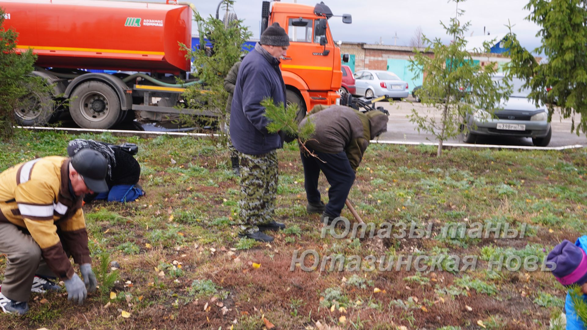 В Уруссинском сквере «Памяти воинам - интернационалистам» посажено сто сосен