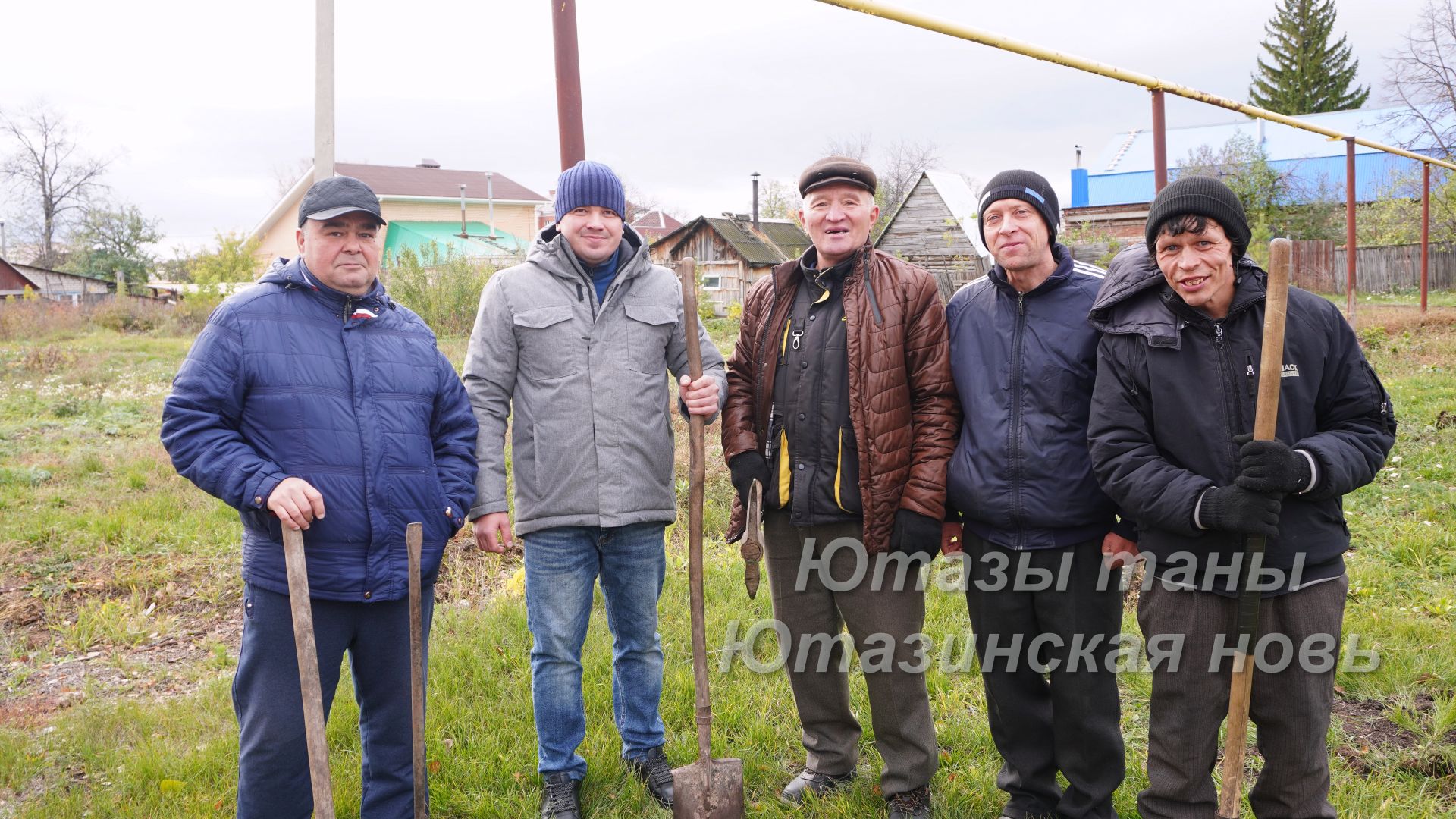 В Уруссинском сквере «Памяти воинам - интернационалистам» посажено сто сосен