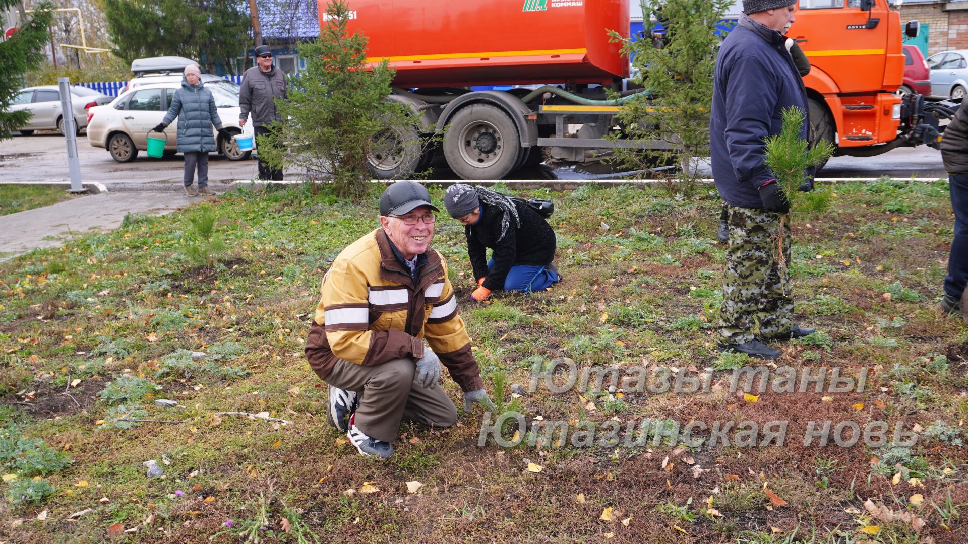 В Уруссинском сквере «Памяти воинам - интернационалистам» посажено сто сосен