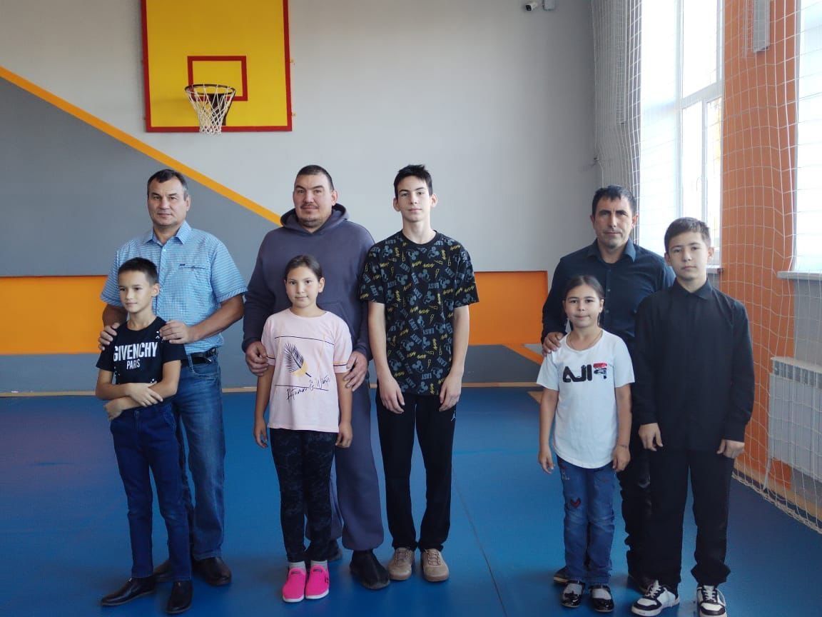 Спортивное мероприятие в честь Дня отцов прошло в Старо-уруссинской школе