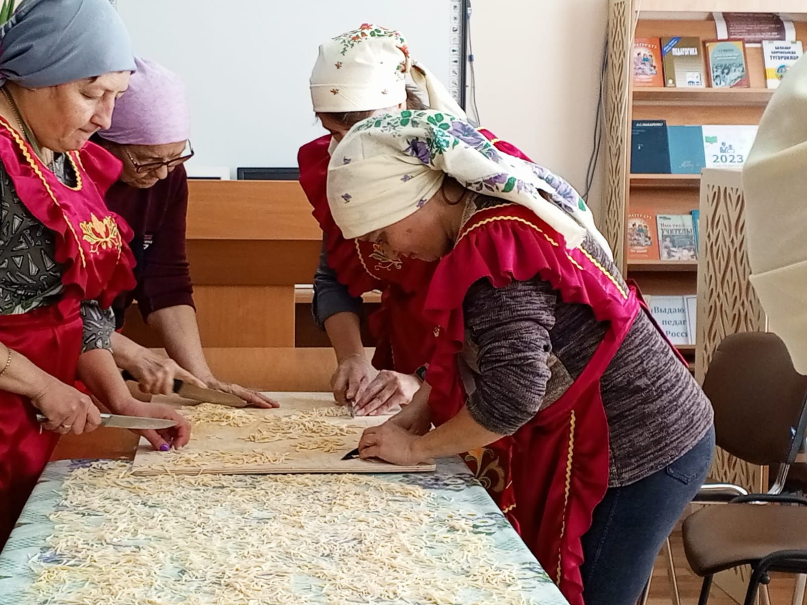 Женсовет села Ютаза приготовил лапшу для солдат СВО