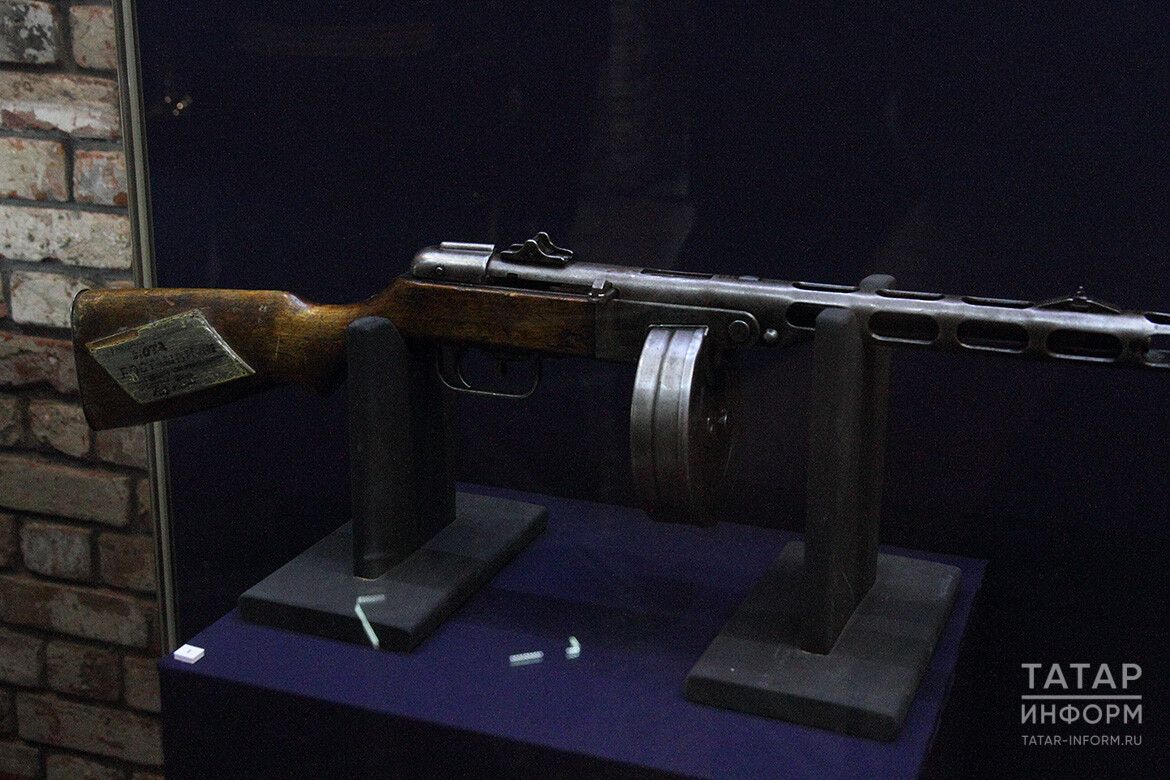В музее-заповеднике «Казанский Кремль» открылась выставка вооруженных сил РФ