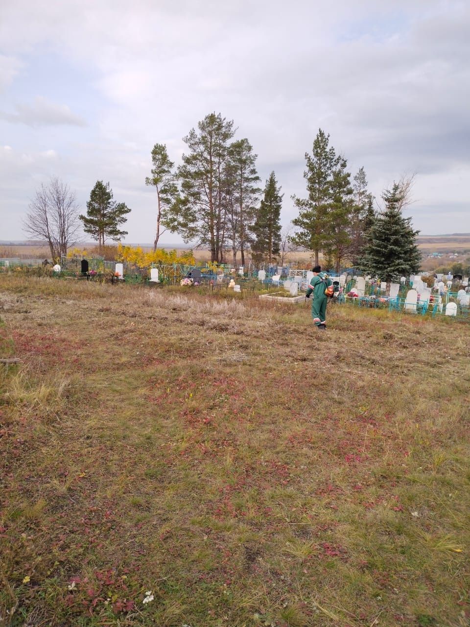 В сельских поселениях Ютазинского района прошли субботники на кладбище