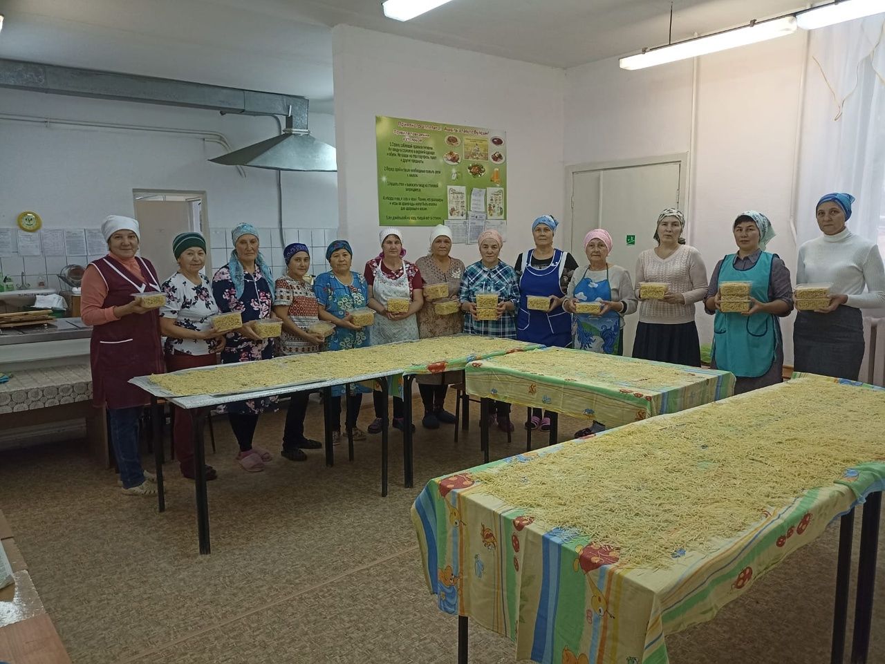 Лапша для солдат добрыми руками сельчанок