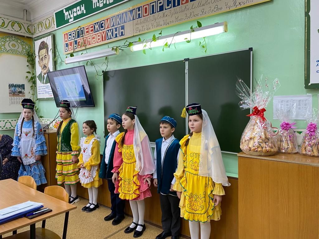 Педагоги ЮМР посетили Межрегиональный круглый стол учителей татарского языка и литературы