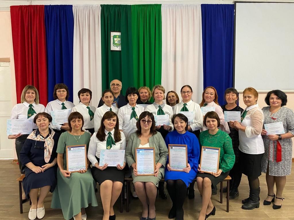 Педагоги ЮМР посетили Межрегиональный круглый стол учителей татарского языка и литературы