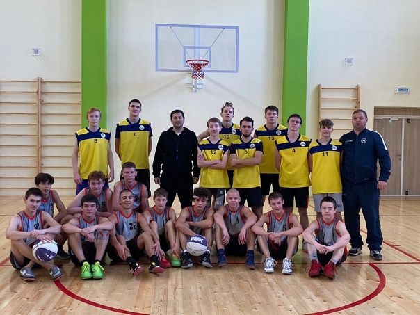 Выпускники волейбольной команды «Ирбис» сыграли с новым составом клуба