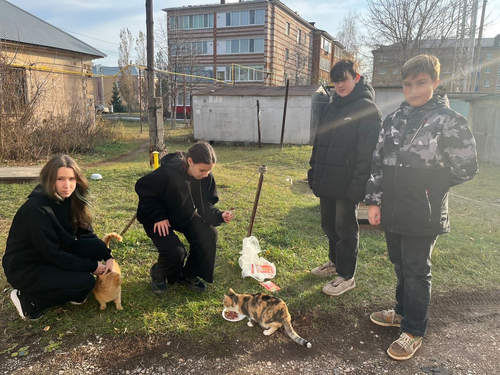 Уруссинские школьники помогают животным