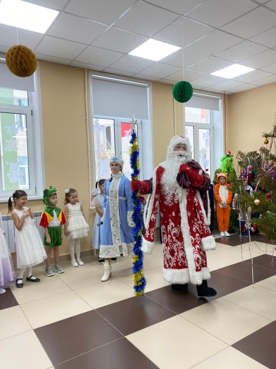 В Уруссинской начальной школе прошел новогодний утренник