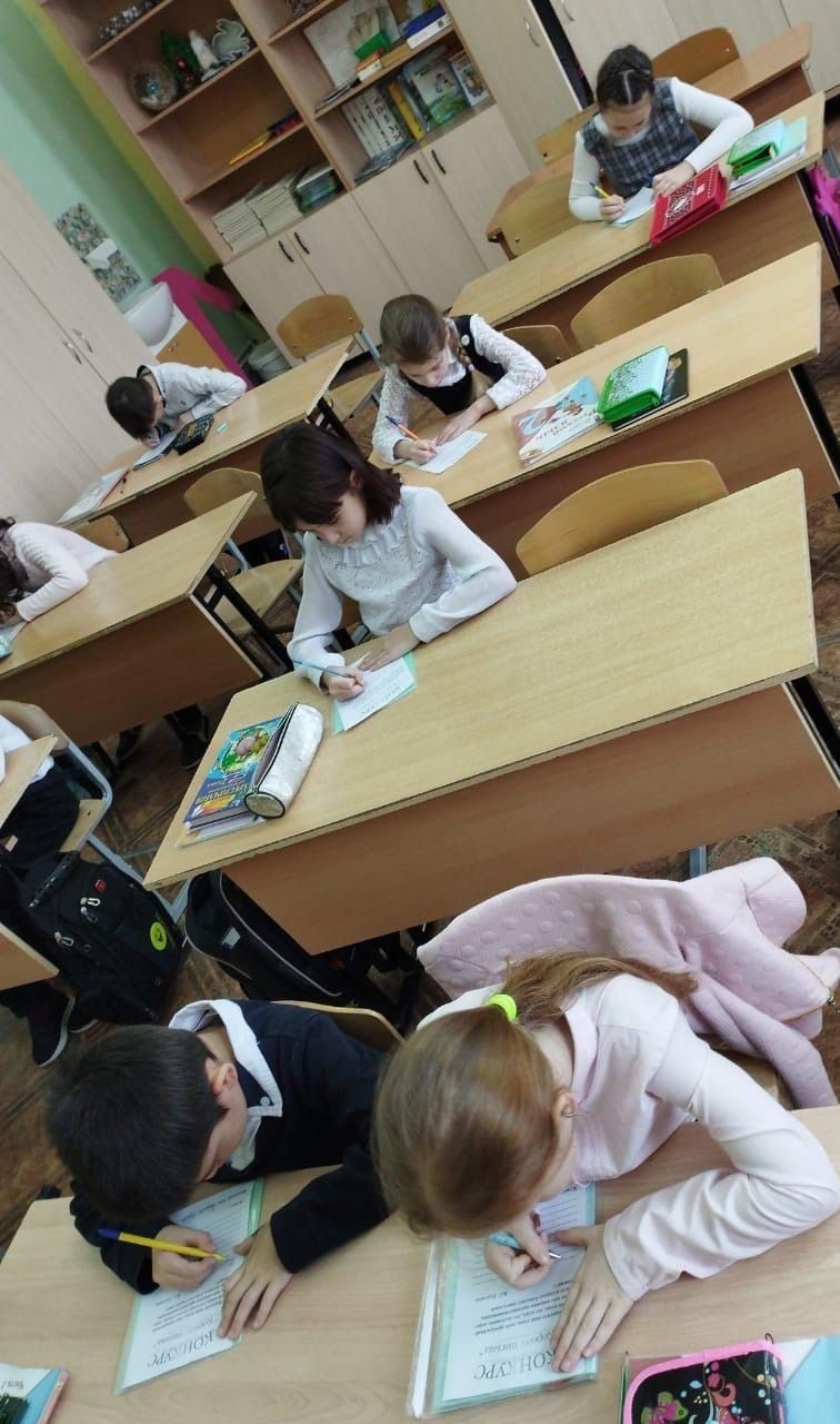 В Уруссинской школе №2 началась неделя начальных классов