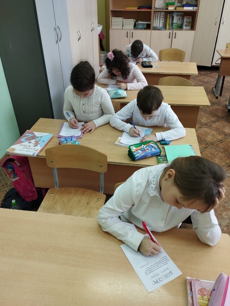 В Уруссинской школе №2 началась неделя начальных классов