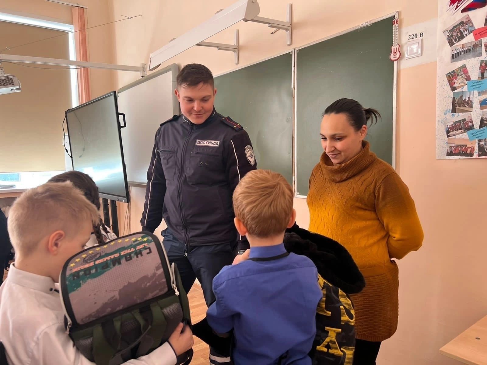 Родительский патруль второй школы провели проверку наличия световозвращающих элементов