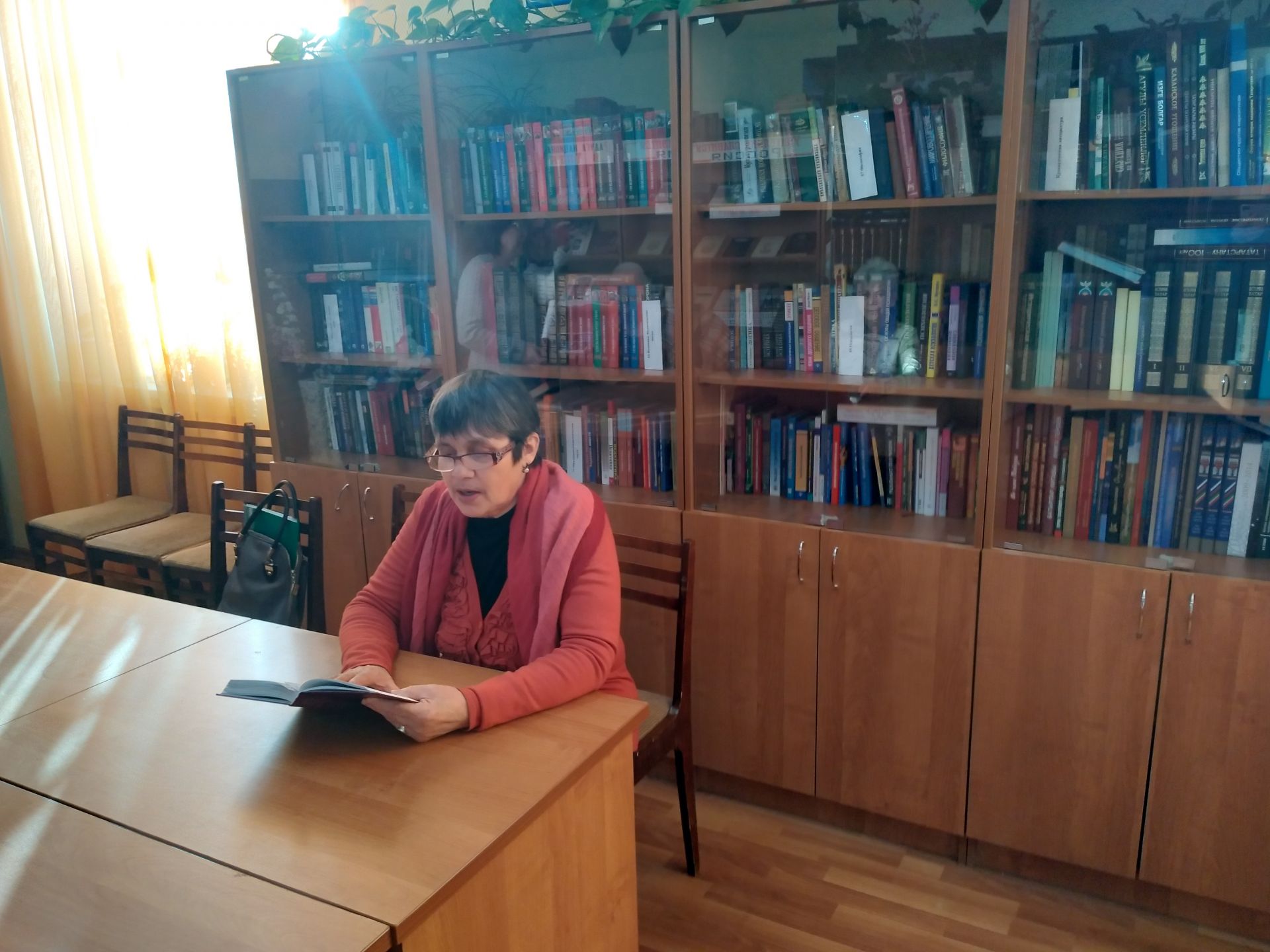 В читальном зале Центральной библиотеки  прошел литературный час “Язмышларга буйсынмас җан”