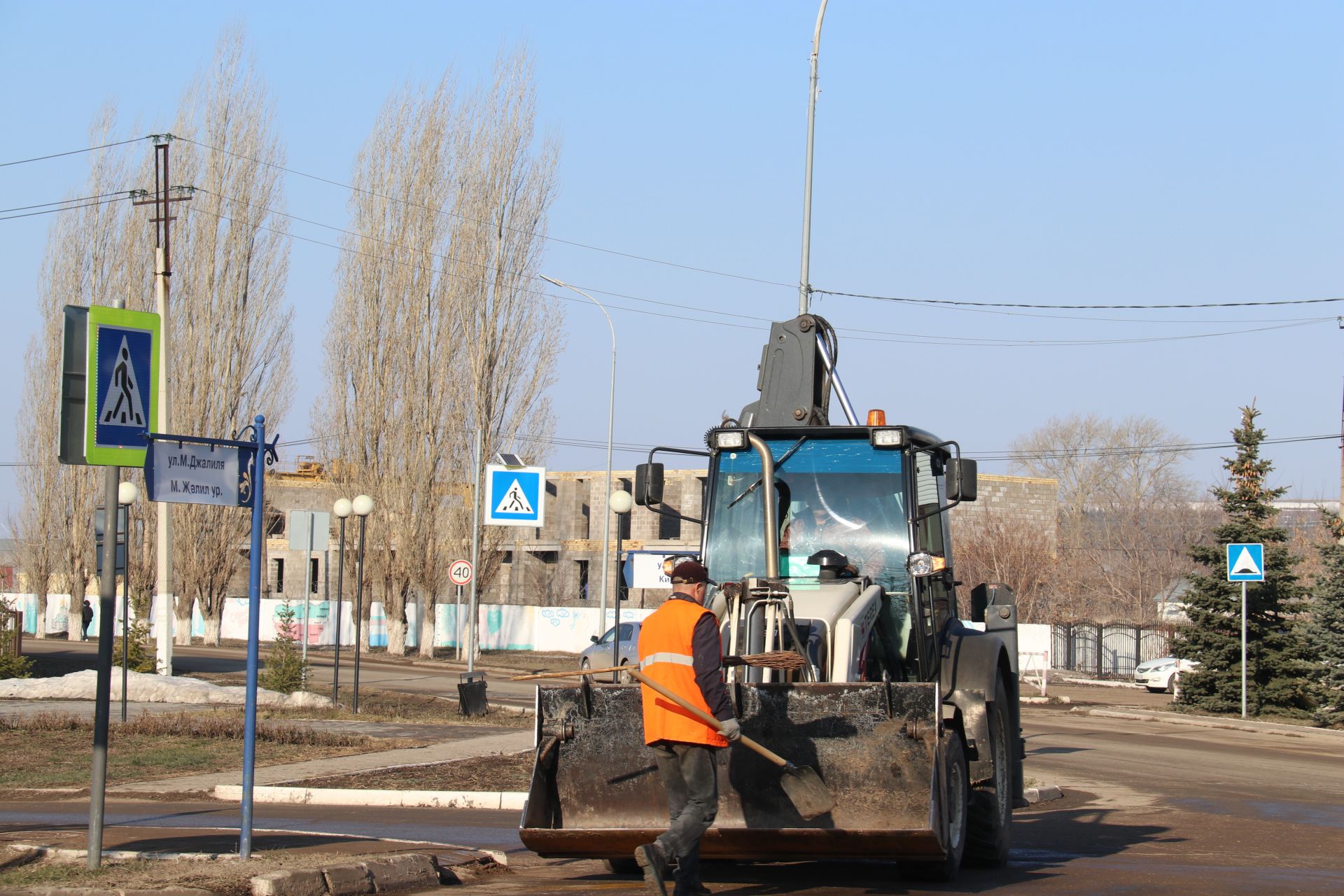 В Уруссу началась санитарная очистка улиц