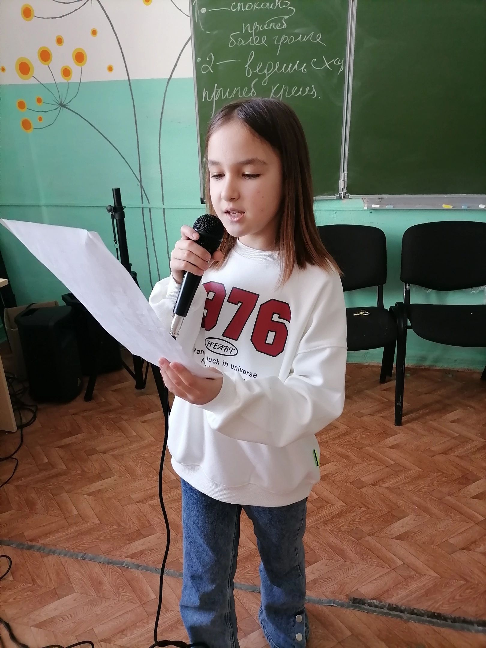 В студии «Юные таланты»  обучение вокала нацелено на развитие вокальных данных детей