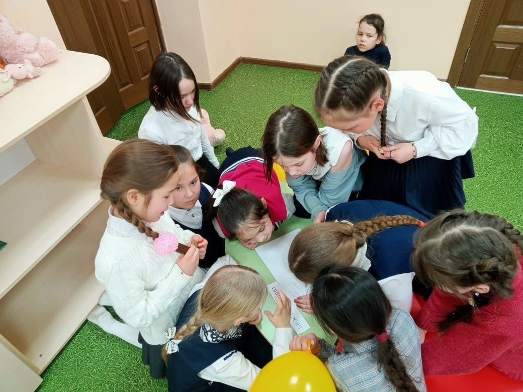 Младшие школьники Уруссинской НОШ отметили сразу два праздника