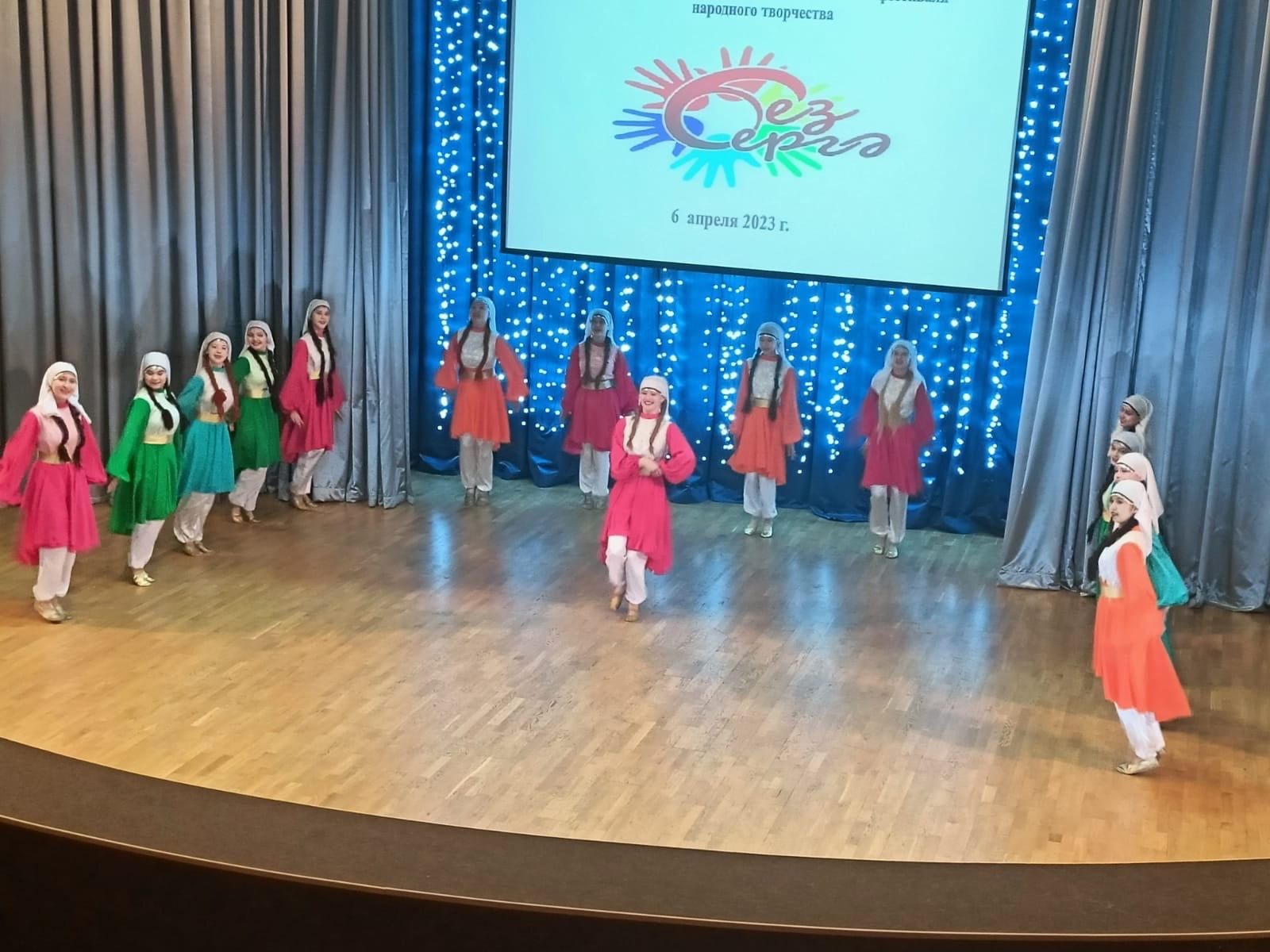 Народный ансамбль танца «Ютазы йолдызлары» принял участие в республиканском конкурсе «Без бергэ»